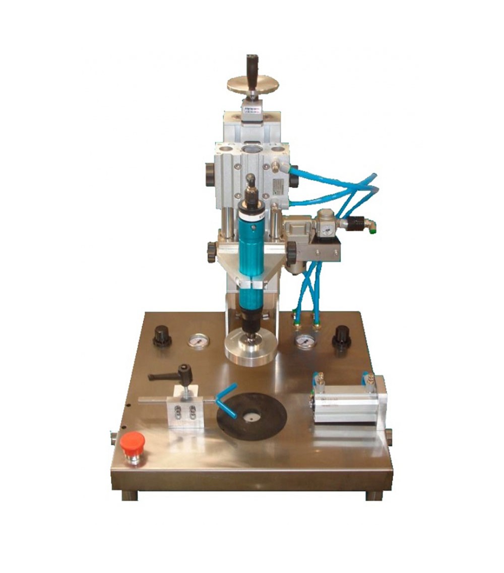 AVVITATORE per CHIUSURA in ROTAZIONE pneumatica di TAPPI in METALLO o PLASTICA su BOTTIGLIE e VASETTI VETRO AVVITATORE per CHIUSURA in ROTAZIONE pneumatica di TAPPI in METALLO o PLASTICA su BOTTIGLIE e VASETTI VETRO