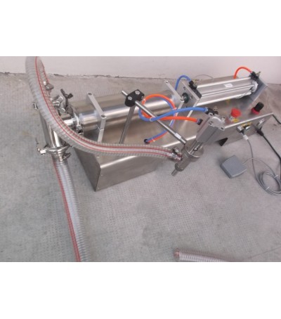 Dosatore a pistone per prodotti densi 1 erogatore