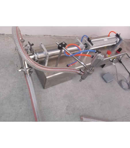 Dosatore a pistone per prodotti densi 1 erogatore