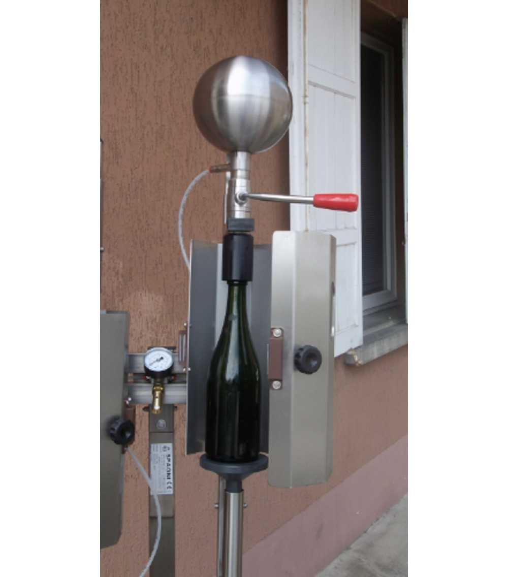 SATURATORE PER ADDIZIONARE GAS CO2 PER 4 BOTTIGLIE PIENE 300 Bott/ora SATURATORE PER ADDIZIONARE GAS CO2 PER 4 BOTTIGLIE PIENE 300 Bott/ora