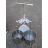 Pressetta telaio e tiranti 2 raggi in ferro con gabbia forata e pentola inox lt 1,3 per la pigiatura di frutta e verdura Pressetta telaio e tiranti 2 raggi in ferro con gabbia forata e pentola inox lt 1,3 per la pigiatura di frutta e verdura