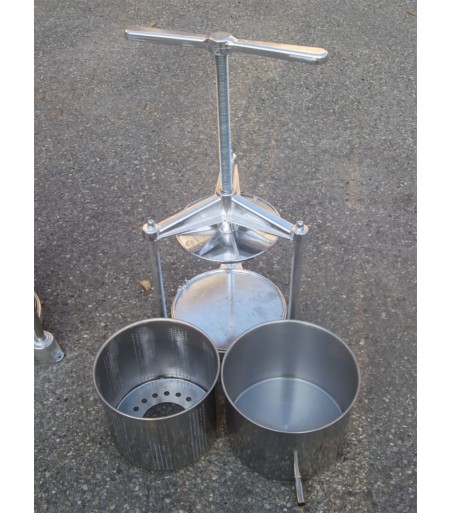 Pressetta in alluminio, 3 colonne piene gabbia forata e pentola inox lt 5,3 per la pigiatura di frutta e verdura