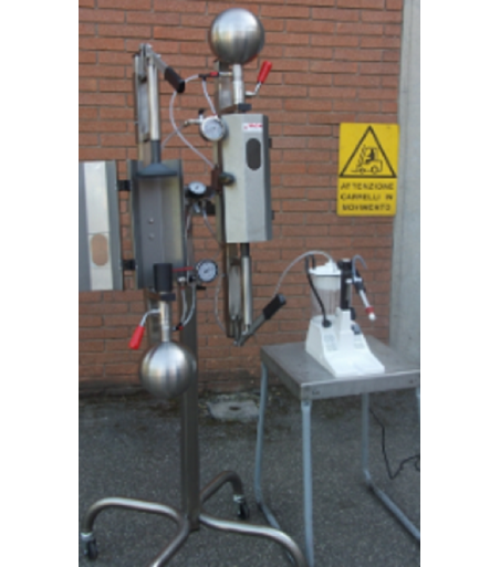 Travasatore isobarico da bottiglia a bottiglia di diverso formato