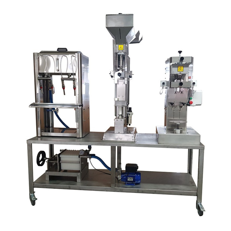 Monoblocco riempitrice tappatore motorizzato con tramoggia automatica di caricamento tappi