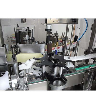 ETICHETTATRICE ADESIVA AUTOMATICA LINEARE adatta al confezionamento di FORMATI CILINDRICI, CONICI, QUADRATI E SAGOMATI