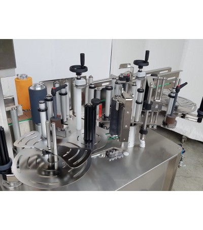 ETICHETTATRICE AUTOMATICA LINEARE adatta al confezionamento di formati cilindrici