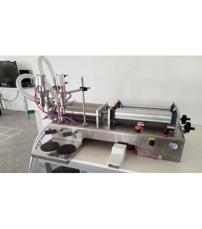 Dosatore a pistone per prodotti densi 2 erogatori