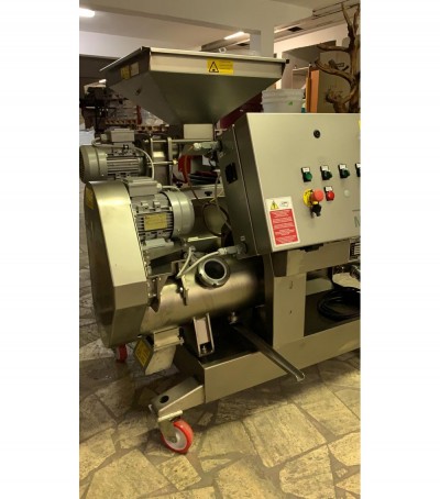 Minifrantoio per la lavorazione delle olive