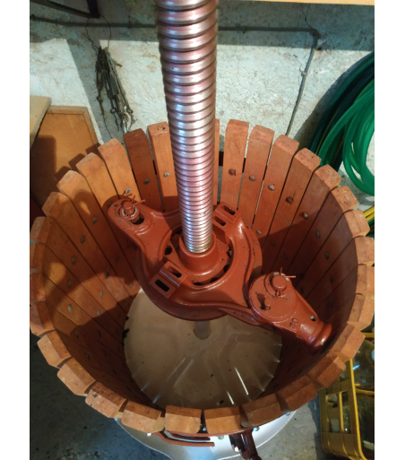 Torchio Gemignani usato da 50 completo di mezzelune e pezzotti - VENDUTO