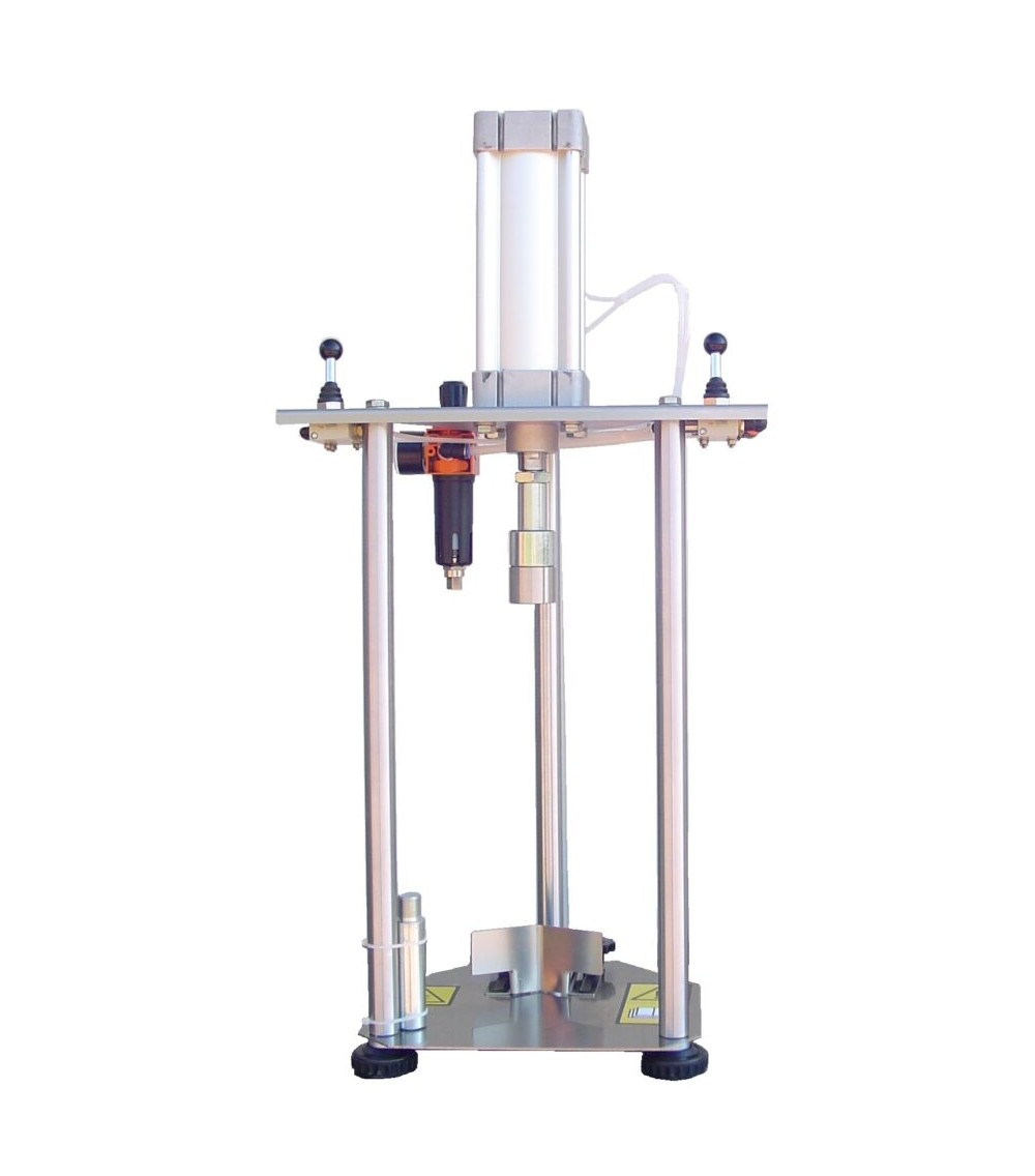 Tappatore semi-automatico per tappi corona 26 e 29 Tappatore semi-automatico per tappi corona 26 e 29