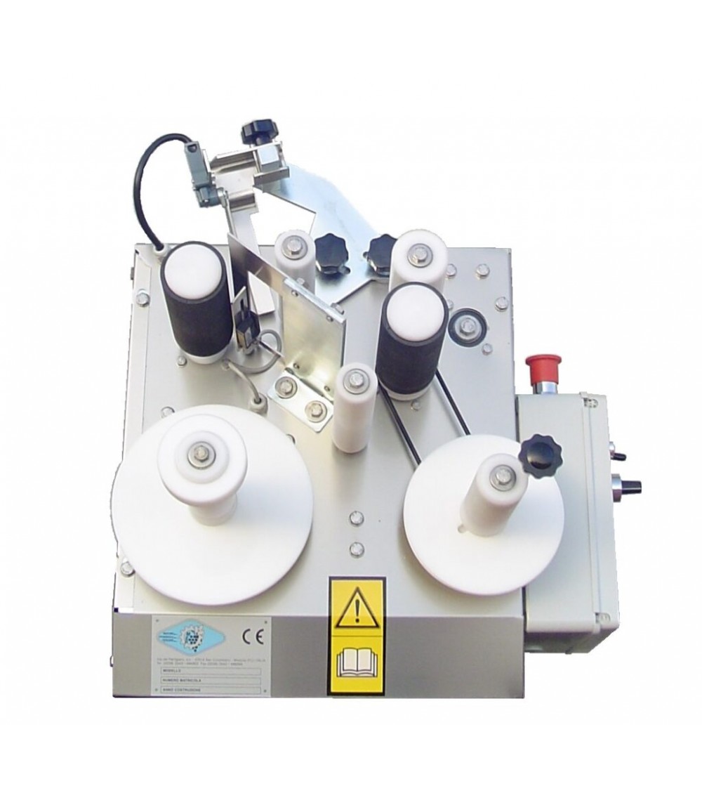 ETICHETTATRICE SEMIAUTOMATICA bottiglie tonde e quadre, da banco, stessa bobina ETICHETTATRICE SEMIAUTOMATICA bottiglie tonde e quadre, da banco, stessa bobina