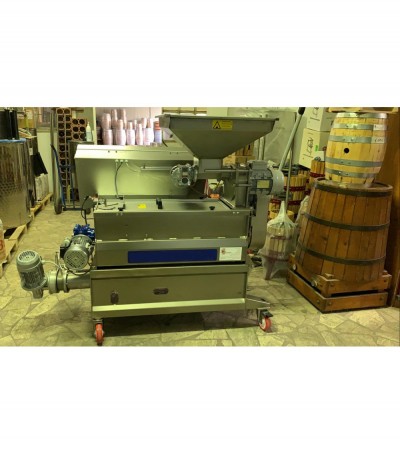 Minifrantoio per la lavorazione delle olive