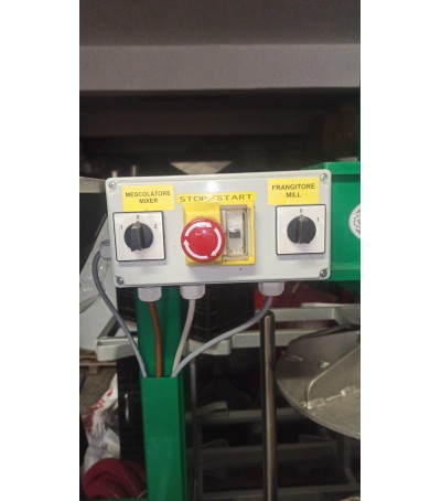 mini frantoio per la lavorazione delle olive usato