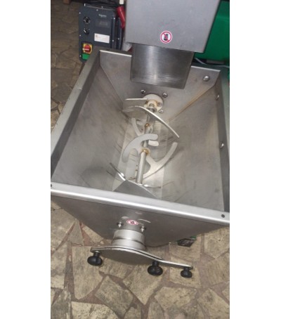 mini frantoio per la lavorazione delle olive usato