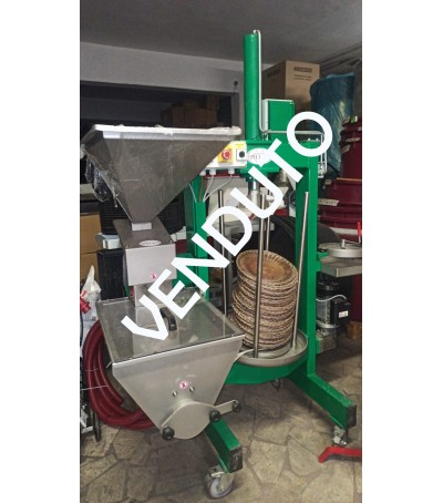 mini frantoio per la lavorazione delle olive usato