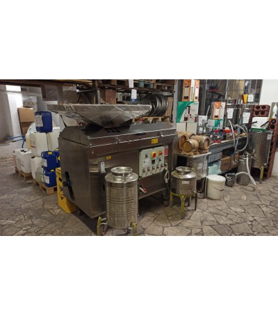 Minifrantoio per la lavorazione delle olive